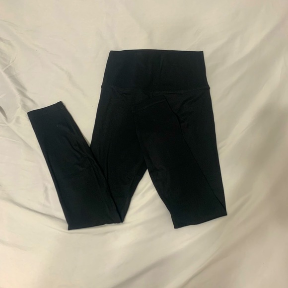 Lululemon Black Leggings 🖤 - Picture 2 of 3